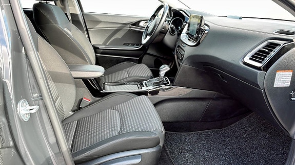 Kia Ceed 3 of 12