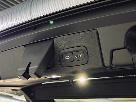 Volvo XC60 8 of 25