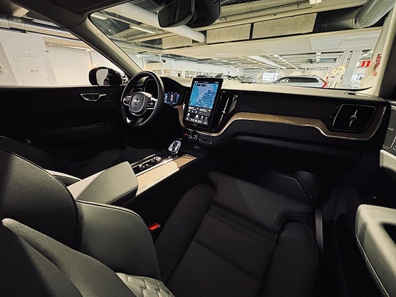 Volvo XC60 13 of 25