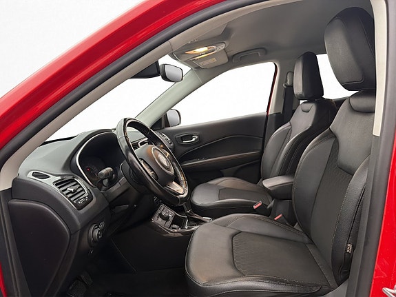 Jeep Compass 19 of 30