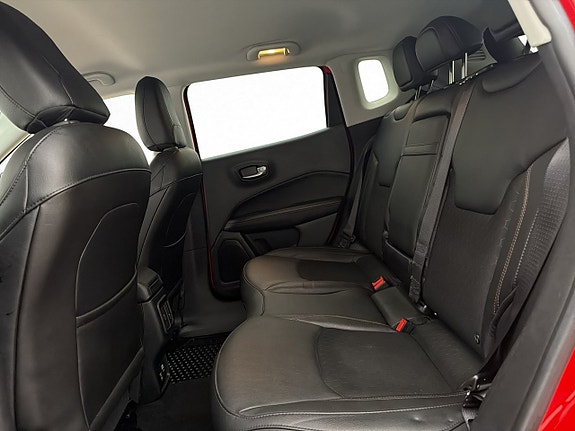 Jeep Compass 15 of 30