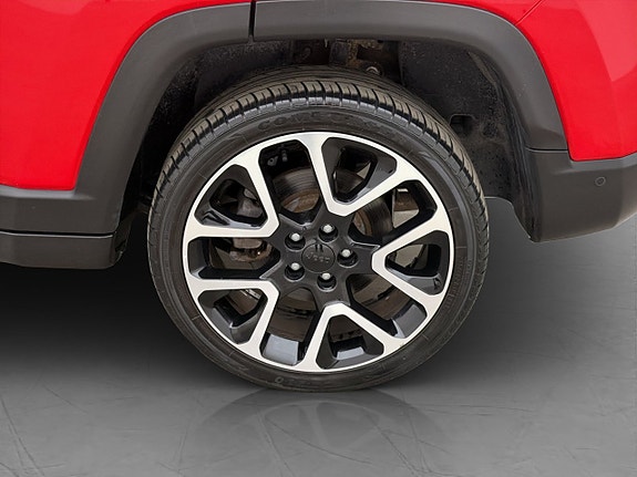 Jeep Compass 29 of 30
