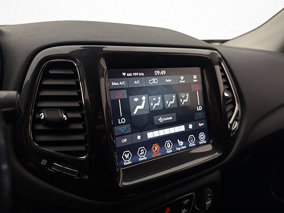 Jeep Compass 19 of 30