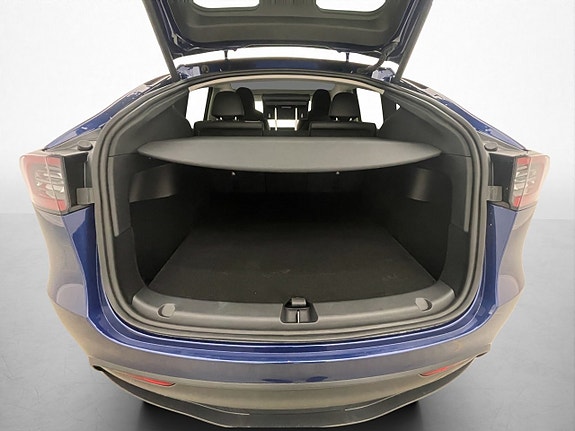 Tesla Model Y 25 of 30