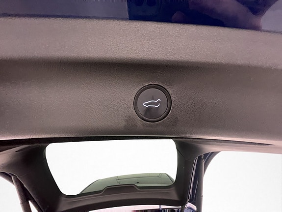 Tesla Model Y 26 of 30