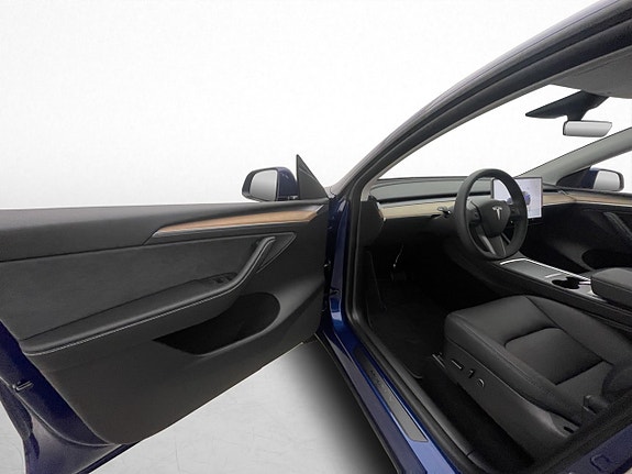 Tesla Model Y 10 of 30