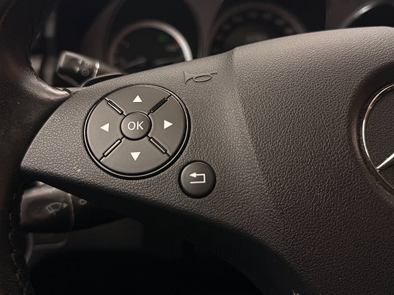 Mercedes-Benz GLK220 12 of 23