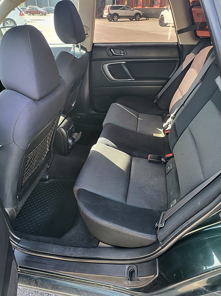 Subaru Legacy 5 of 6