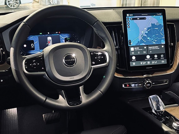 Volvo XC60 11 of 25