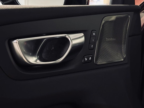 Volvo XC60 16 of 25
