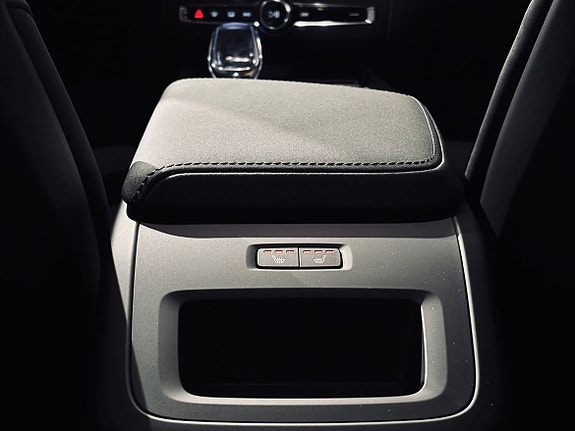 Volvo XC60 10 of 25