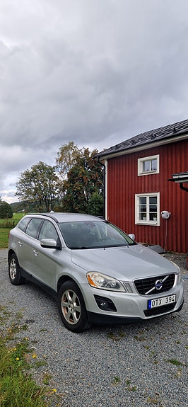 Volvo XC60 2 of 4