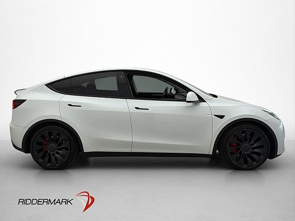 Tesla Model Y 10 of 30