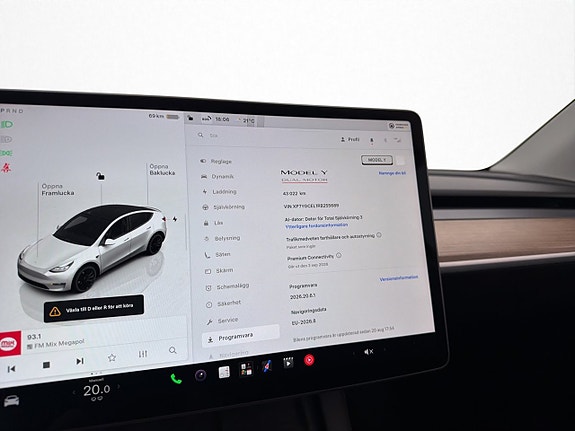 Tesla Model Y 25 of 30