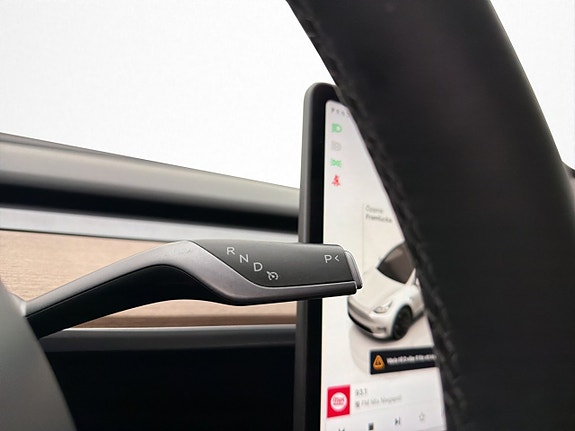 Tesla Model Y 18 of 30