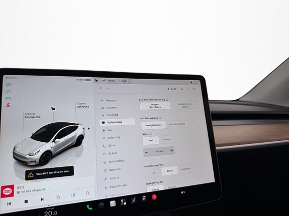Tesla Model Y 24 of 30