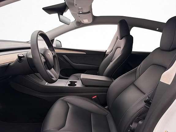 Tesla Model Y 13 of 30