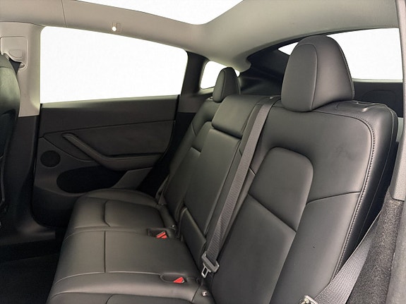 Tesla Model Y 29 of 30