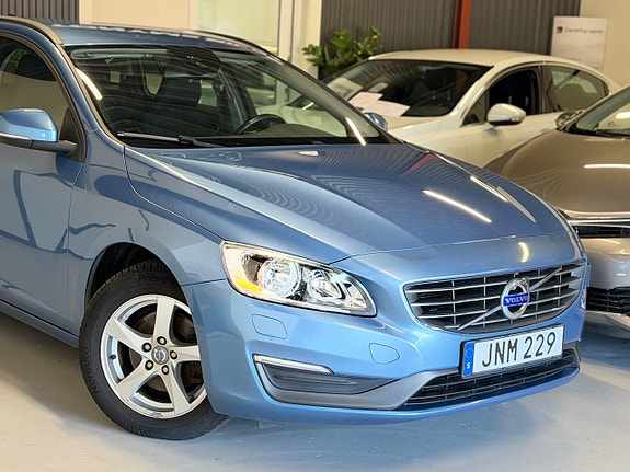 Volvo V60 2 of 23