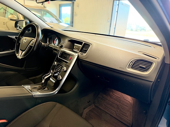 Volvo V60 18 of 23