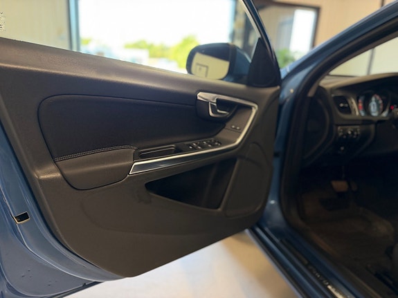 Volvo V60 13 of 23