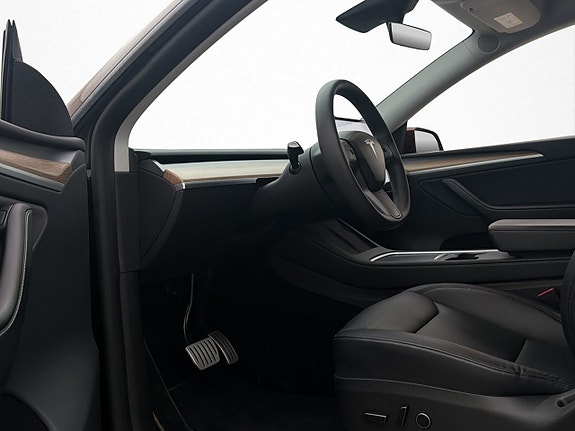 Tesla Model Y 12 of 30
