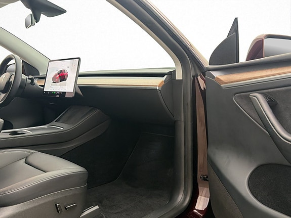 Tesla Model Y 29 of 30