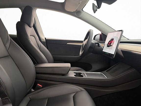 Tesla Model Y 28 of 30