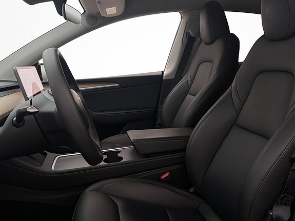 Tesla Model Y 13 of 30