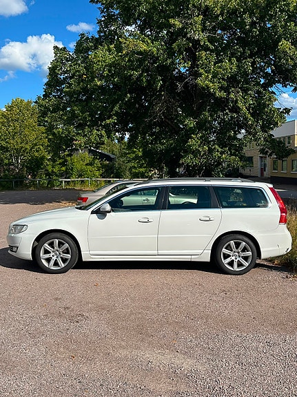 Volvo V70 2 of 4