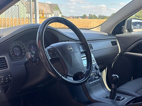 Volvo V70 8 of 18