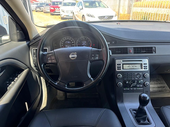Volvo V70 10 of 18