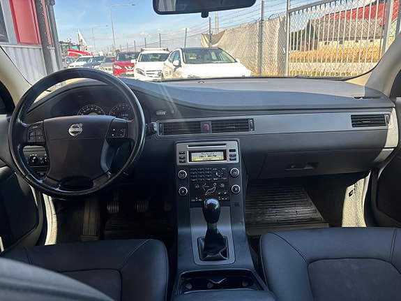 Volvo V70 9 of 18