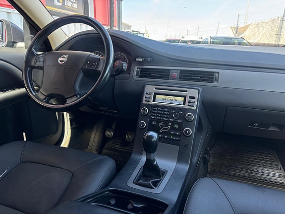 Volvo V70 11 of 18