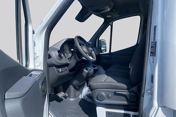 Mercedes-Benz eSprinter 420 8 of 16