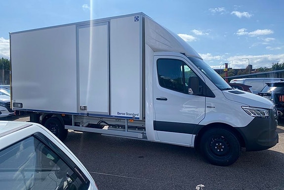 Mercedes-Benz eSprinter 420 4 of 16