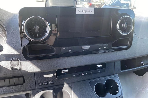 Mercedes-Benz eSprinter 420 11 of 16