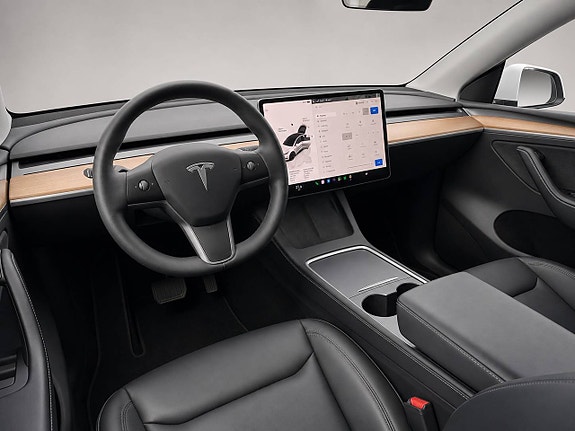 Tesla Model Y 5 of 19