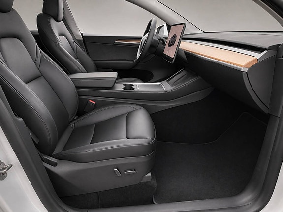 Tesla Model Y 6 of 19