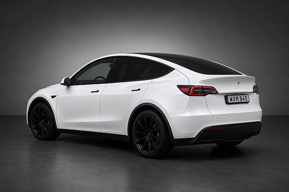 Tesla Model Y 3 of 19