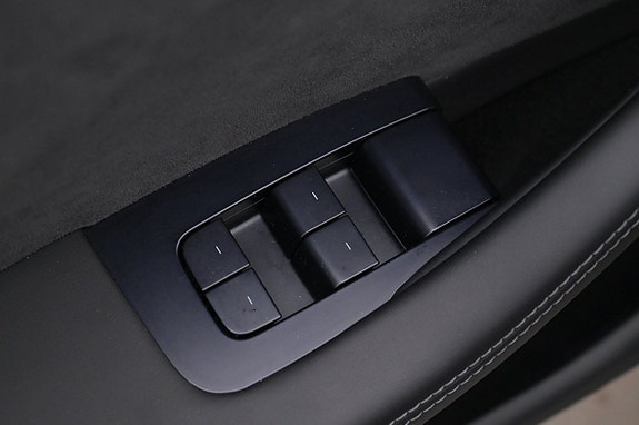 Tesla Model 3 9 of 27