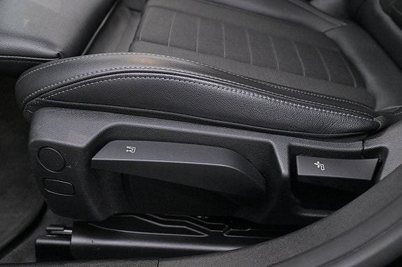 BMW 330e 12 of 27