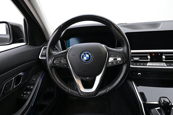 BMW 330e 7 of 27