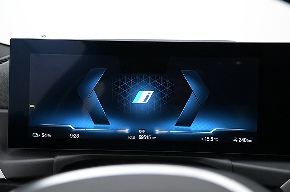 BMW i4 8 of 27
