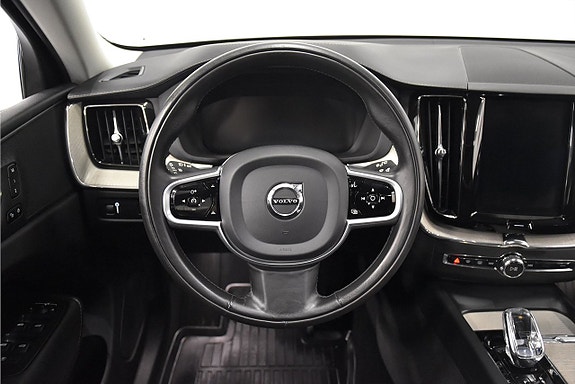 Volvo XC60 2 of 26