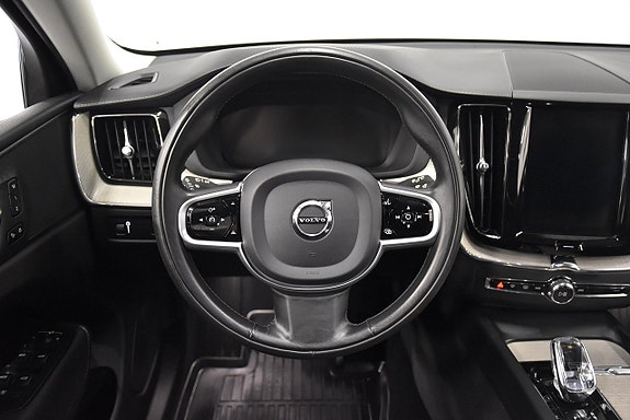 Volvo XC60 2 of 26