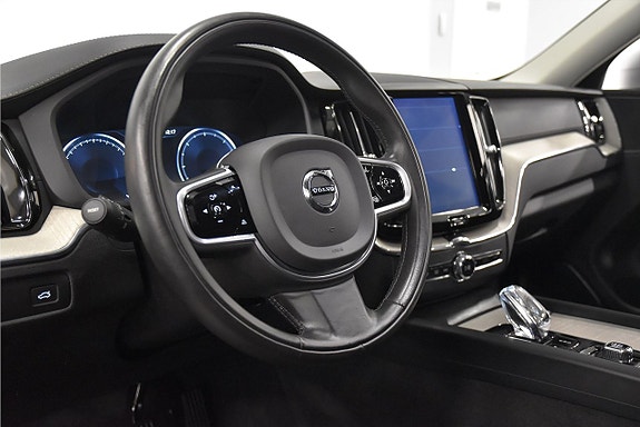 Volvo XC60 8 of 26