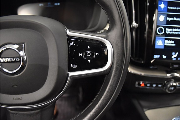 Volvo XC60 10 of 26