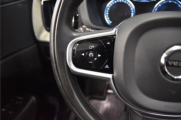 Volvo XC60 9 of 26