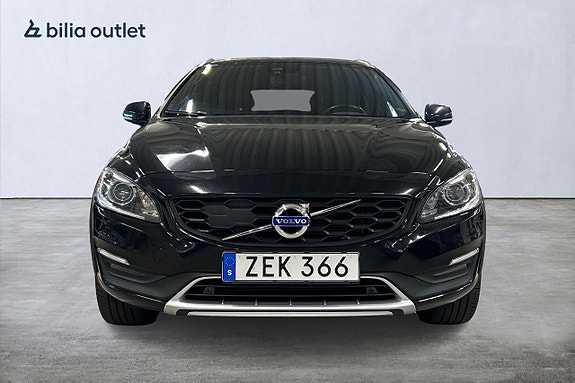 Volvo V60 Cross Country 3 of 24